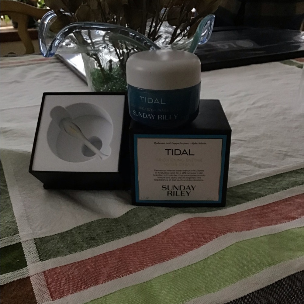 NWT-Brand new Sunday Riley Tidal Cream